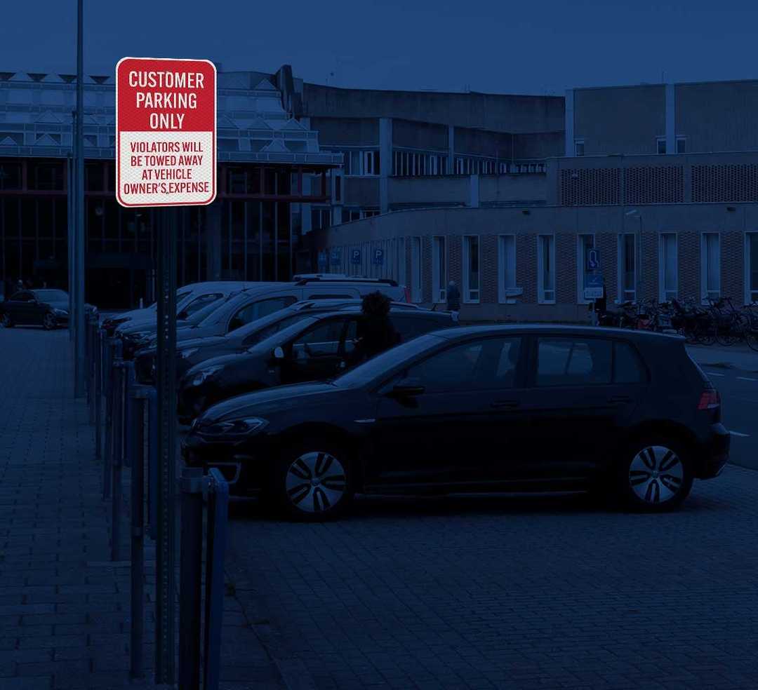 Customer Parking Violators Will Be Towed Aluminum Sign (Diamond Reflective)