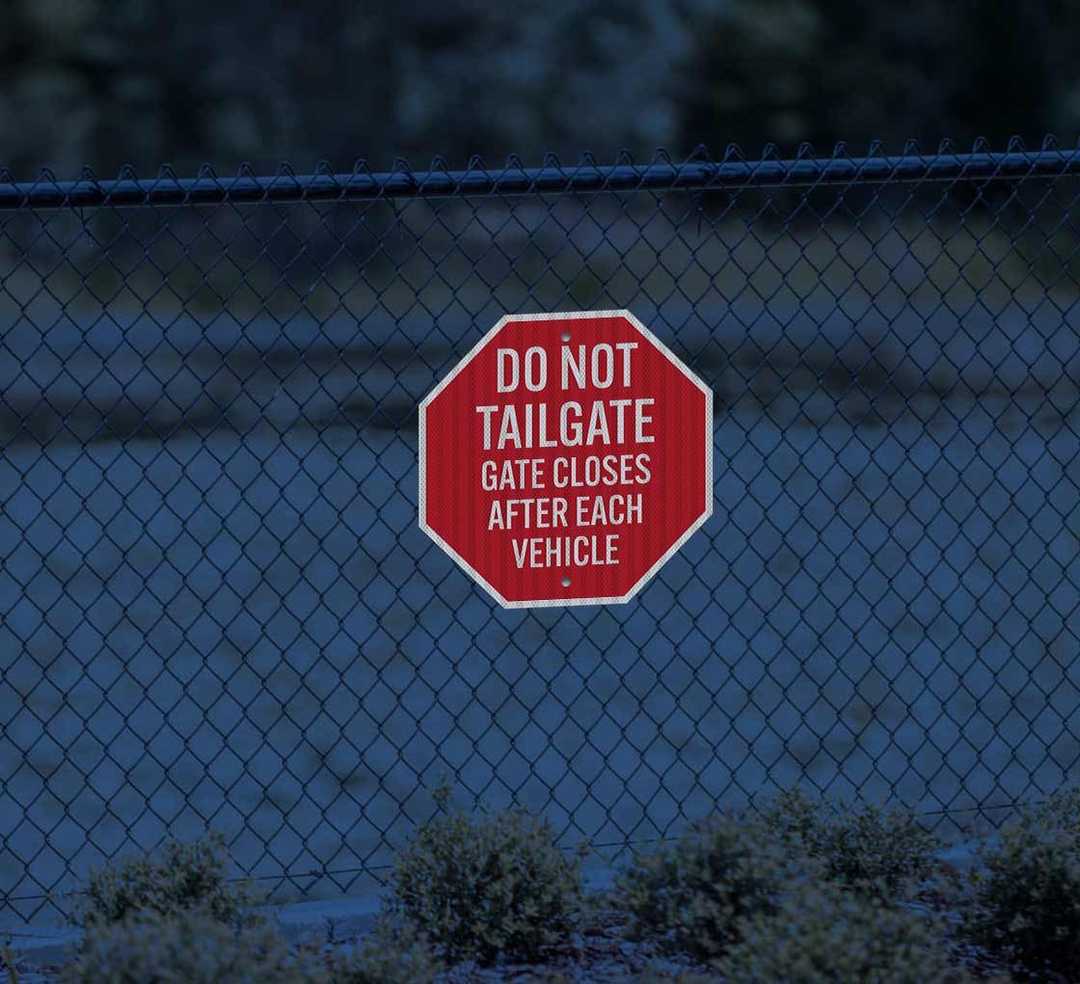 Gate Closes After Each Vehicle Aluminum Sign (HIP Reflective)
